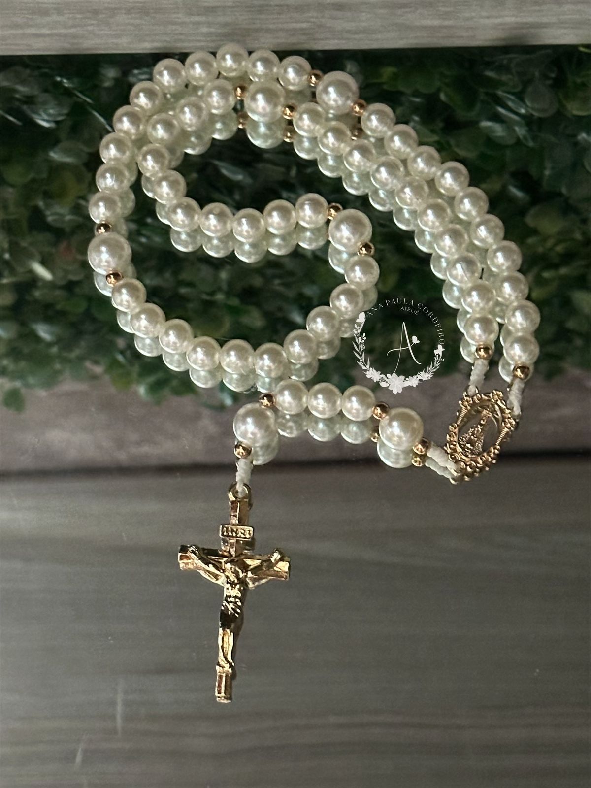 Terço pérola branca crucifixo